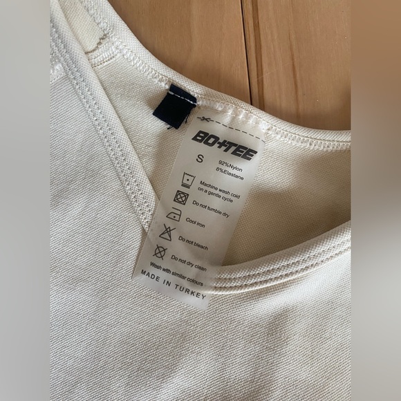 Bo & Tee Altitude Ribbed Waist Raglan Crop Top in Cream - Picture 5 of 6